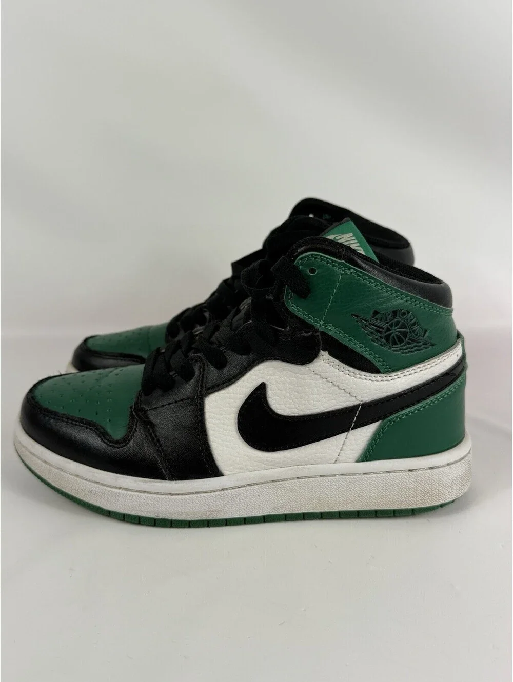 AUTHENTIC NIKE Size 5.5Y Air Jordan 1 Retro High Pine Green 2018 Hi-Top Sneakers
